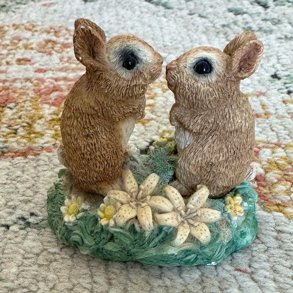 Vintage Stone Critters Kissing Bunnies Rabbits Mini Figurines
So precious! 3” - Picture 2 of 8